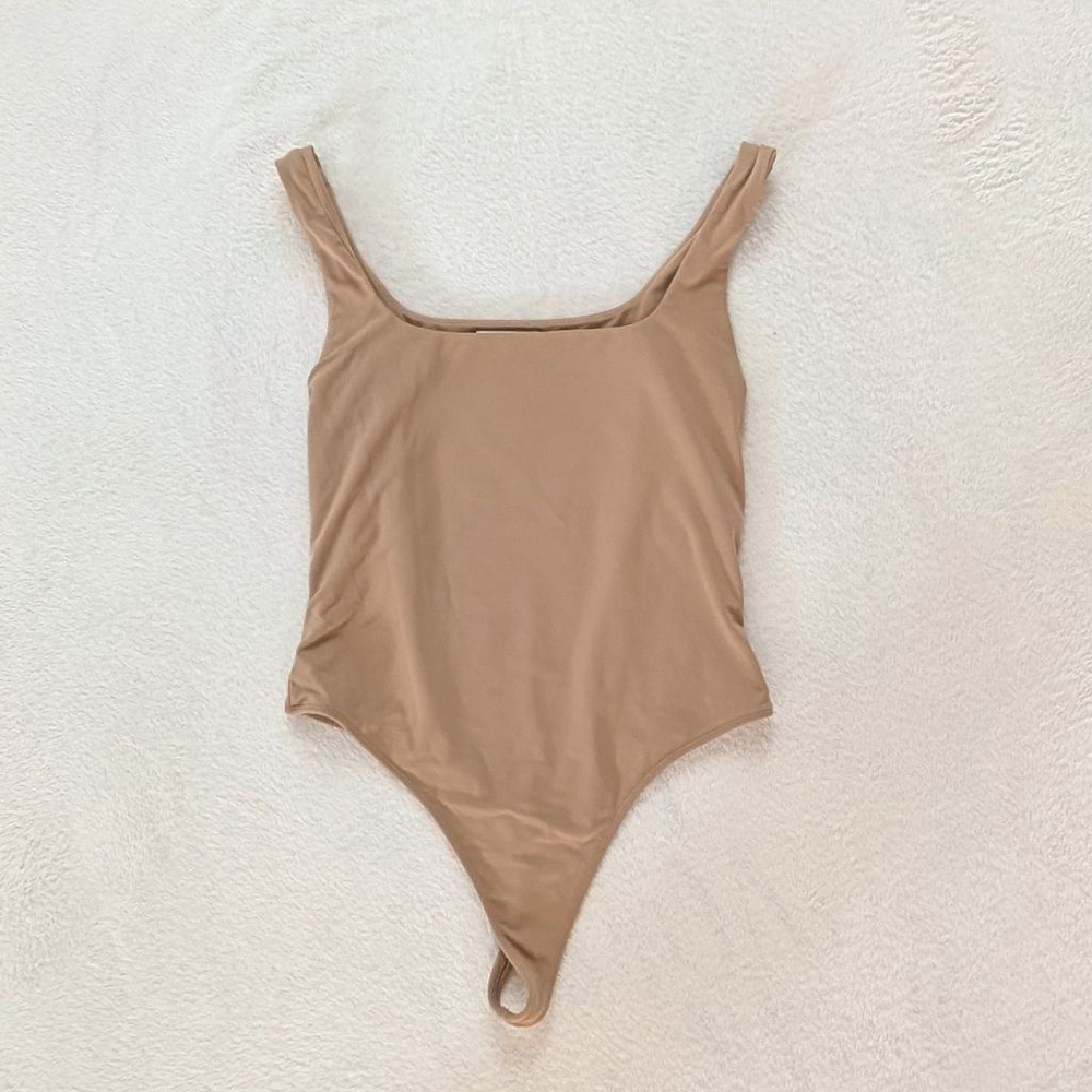 Babaton Aritzia Contour 90’s Bodysuit - Large